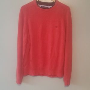 Tommy Hilfiger sweater appears to be like new qual